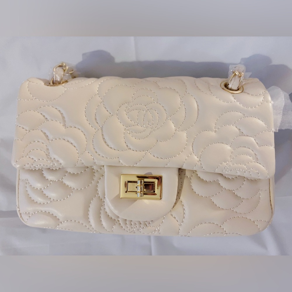 Cream color Floral-embossed chain Bag